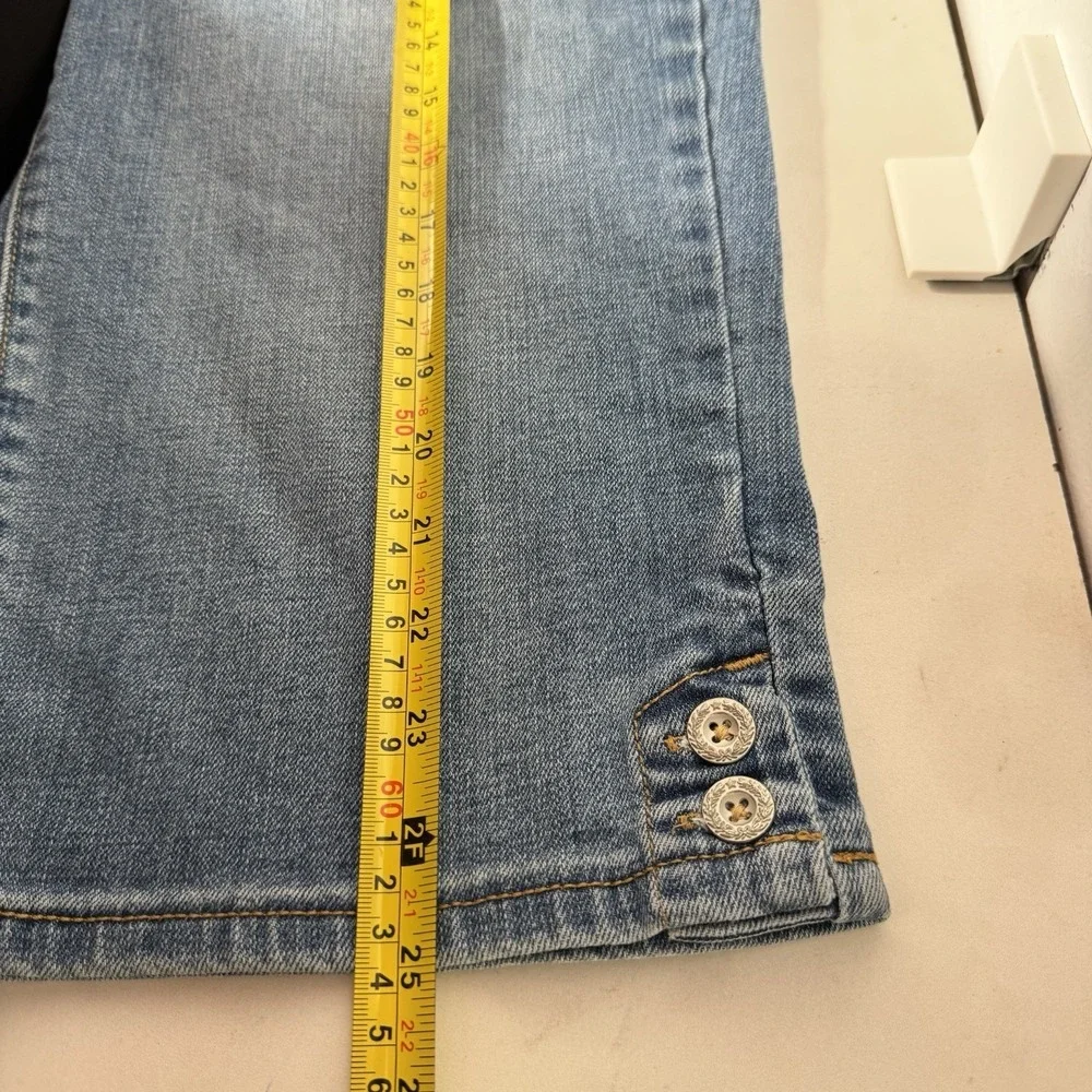 Levi's San Francisco 515 Capri Skimmers Sz 6 Embroidery Medium Wash Button Hems